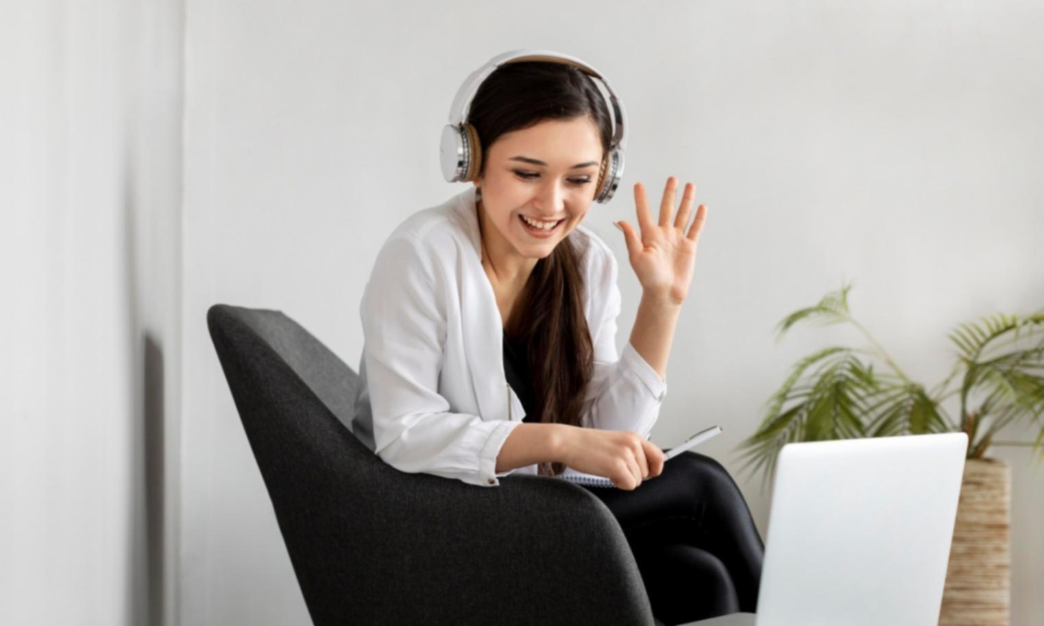 Participants pratiquant une présentation budgétaire